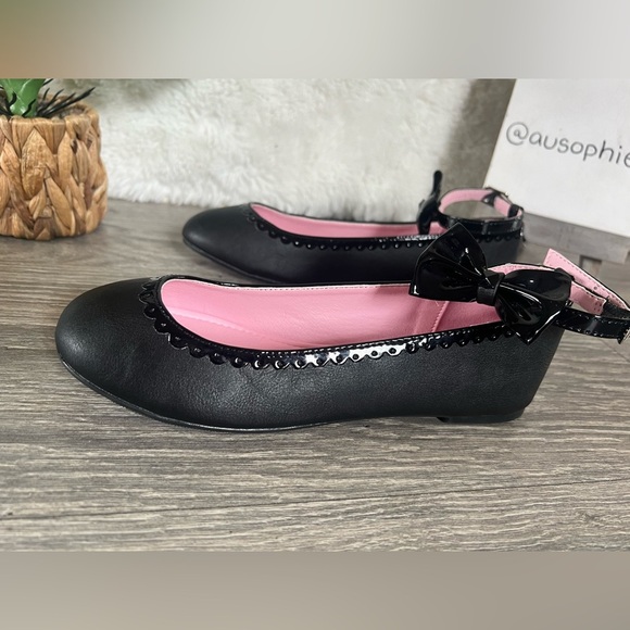 Demonia star-27 ankle strap flat with studded bow and scalloped detail. Size 5 - Picture 4 of 11